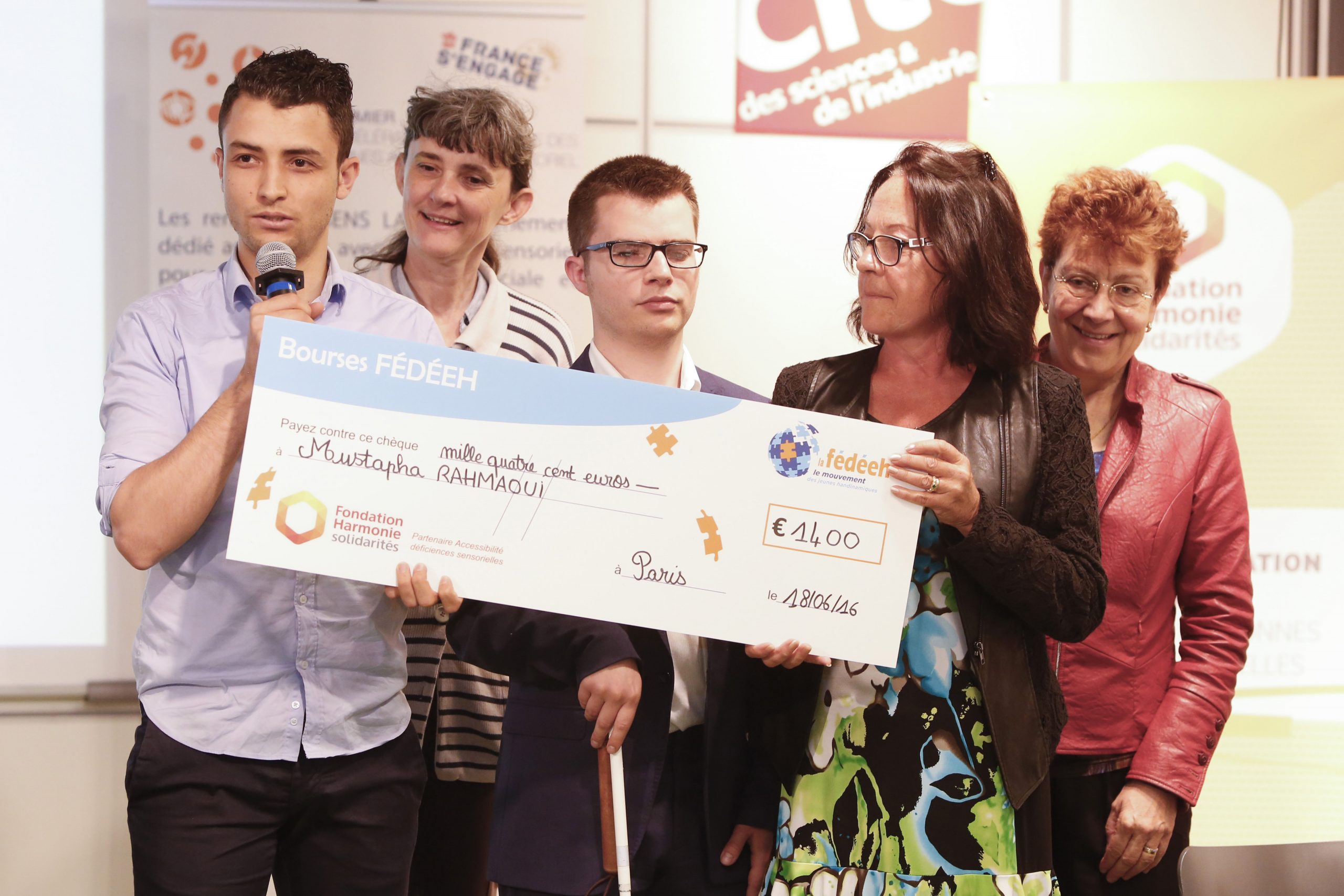 Remise-des-bourses-scaled